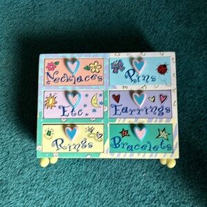 Girl’s jewelry box